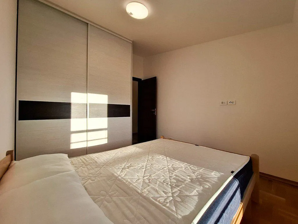 Izdavanje, dvosoban stan, 64m², Stari Aerodrom, Podgorica