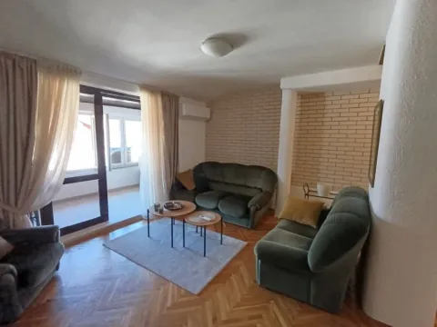 Prodaja, dvosoban stan, 75m², Centar, Podgorica - image 1