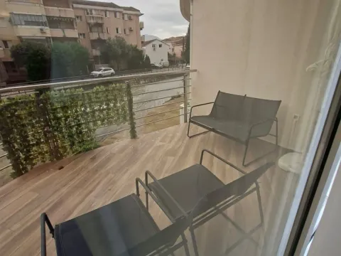 Rent, one bedroom apartment, 45m², Bulevar, Budva - image 17
