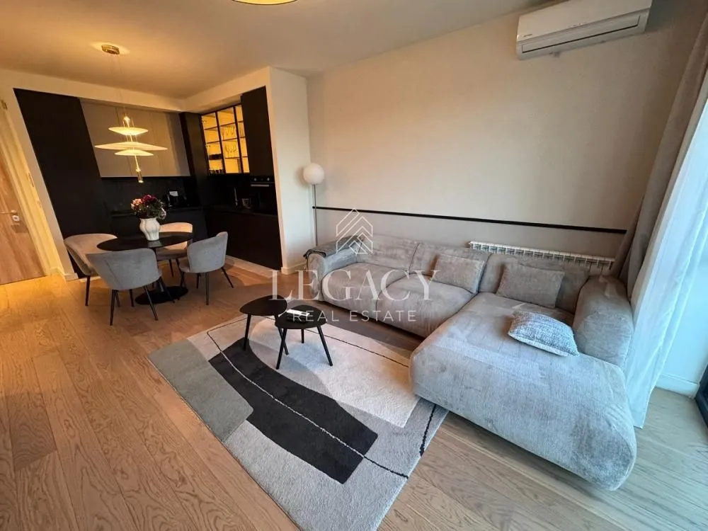 Izdavanje, trosoban stan, 79m², Savski Venac, Beograd