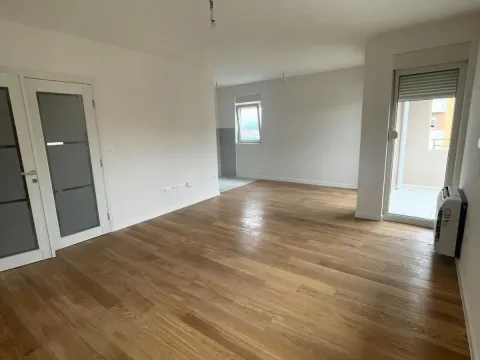 Izdavanje, trosoban stan, 97m², Central Point, Podgorica - image 8