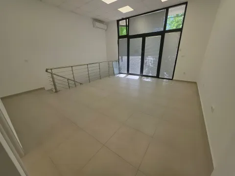 Poslovni prostor in Blok 9