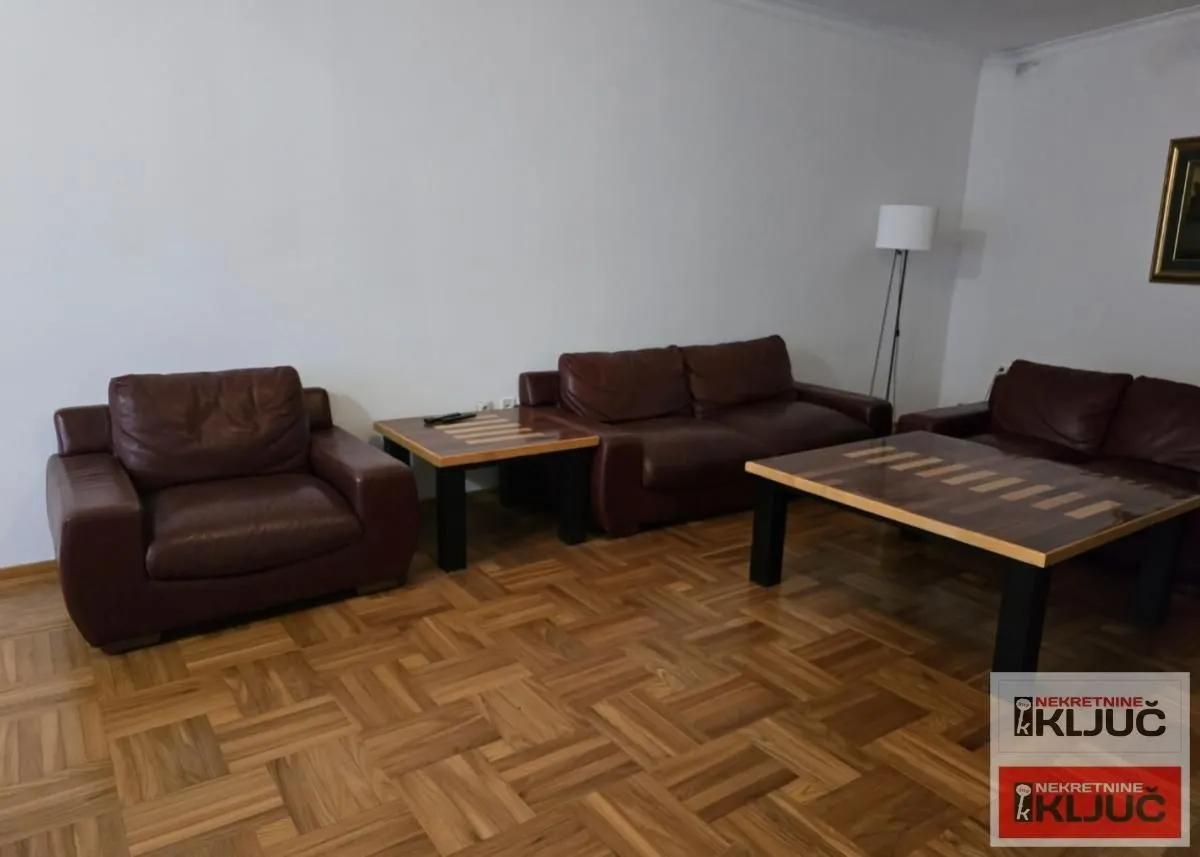 Izdavanje, kuća, 250m², Sajmište, Novi Sad