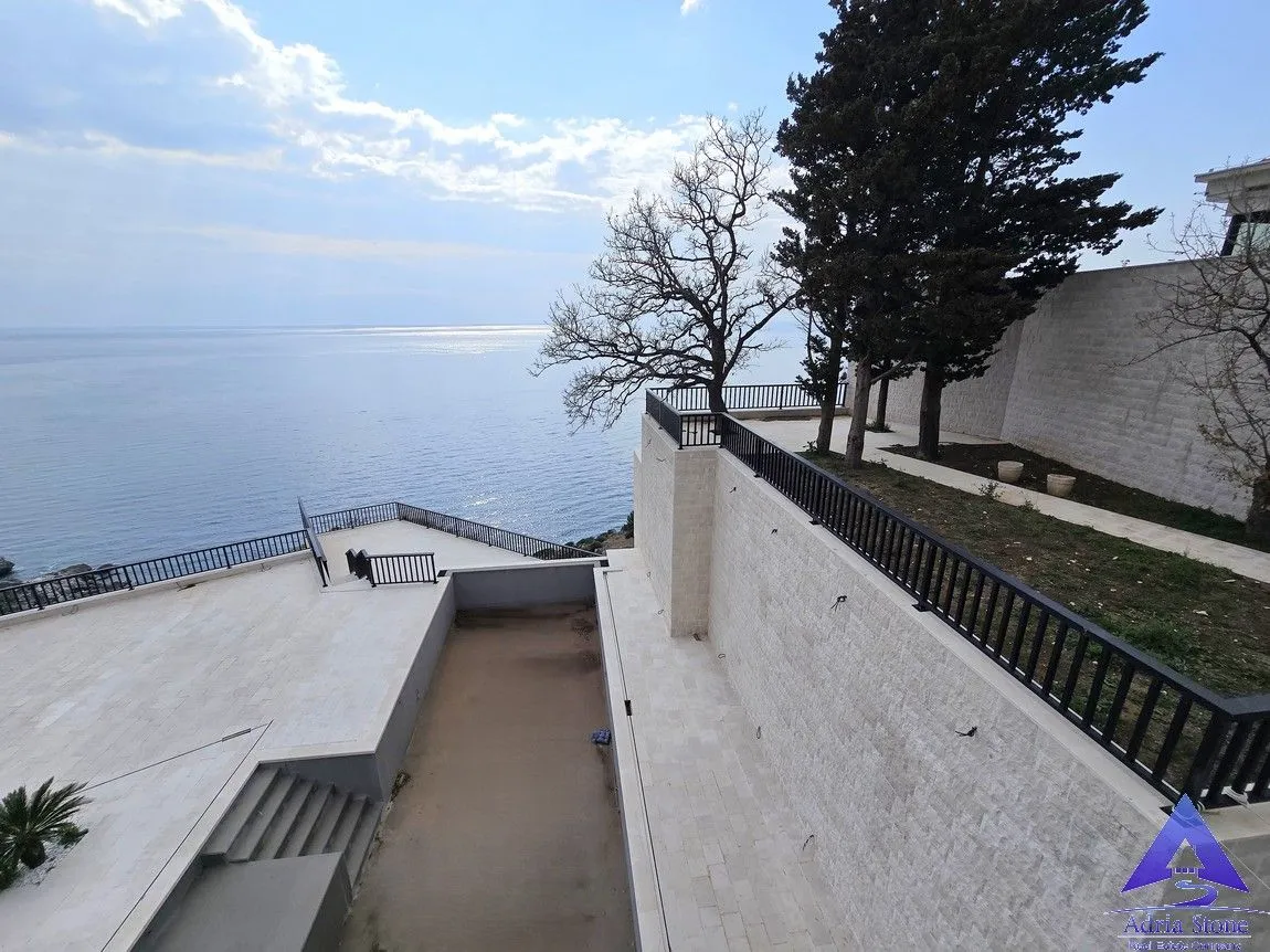 Prodaja, kuća, 580m², Skočiđevojka, Budva