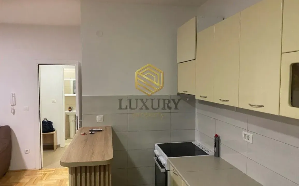 Izdavanje, dvosoban stan, 56m², Stari Aerodrom, Podgorica