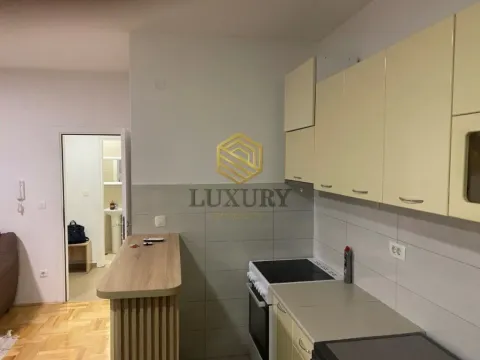 Izdavanje, dvosoban stan, 56m², Stari Aerodrom, Podgorica - image 1