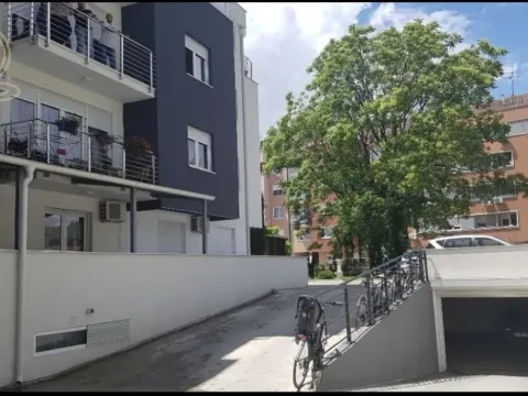 Rent, apartment, 100m², Centar, Novi Sad - image 17