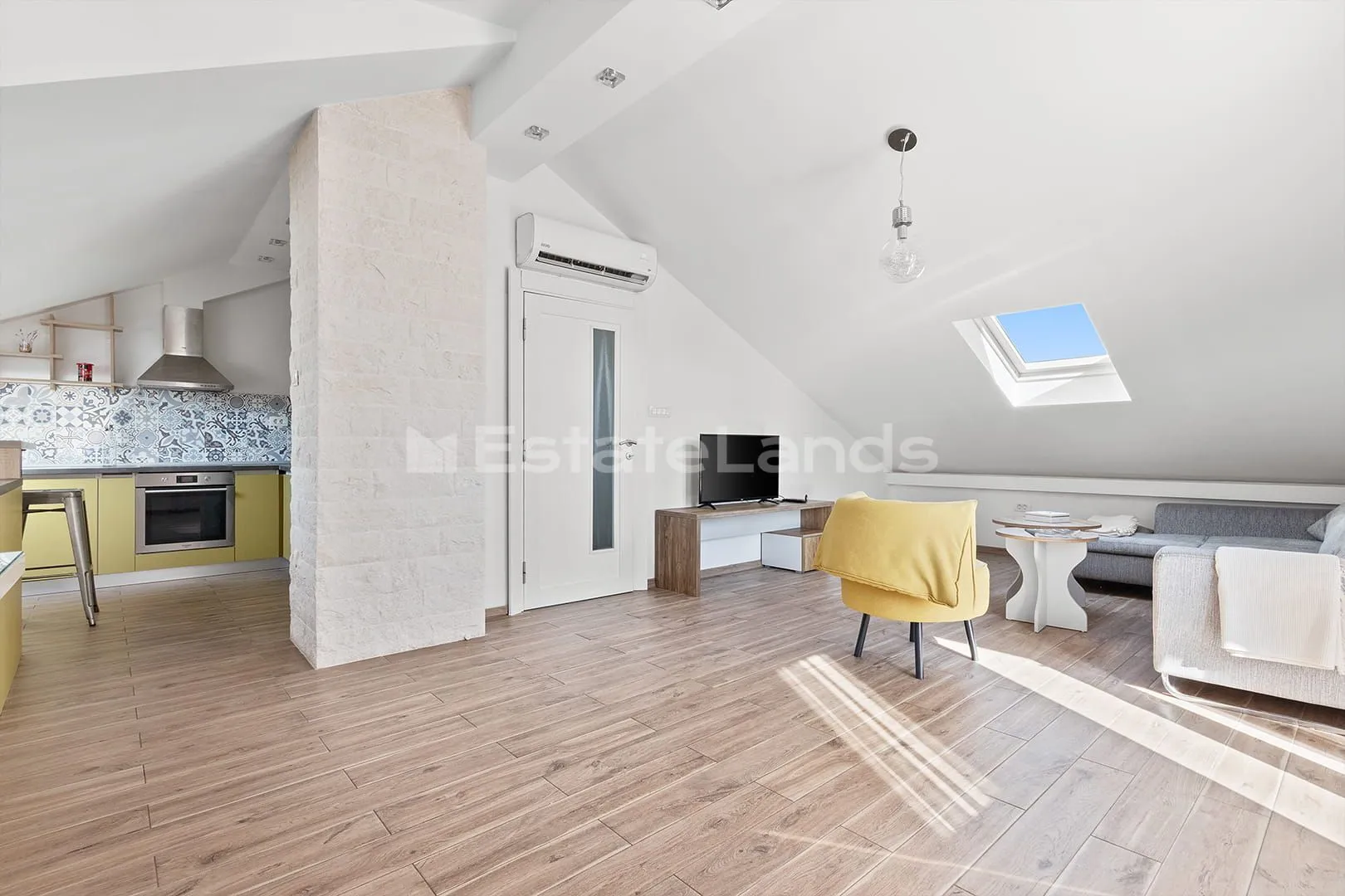 Izdavanje, dvosoban stan, 85m², Seljanovo, Tivat