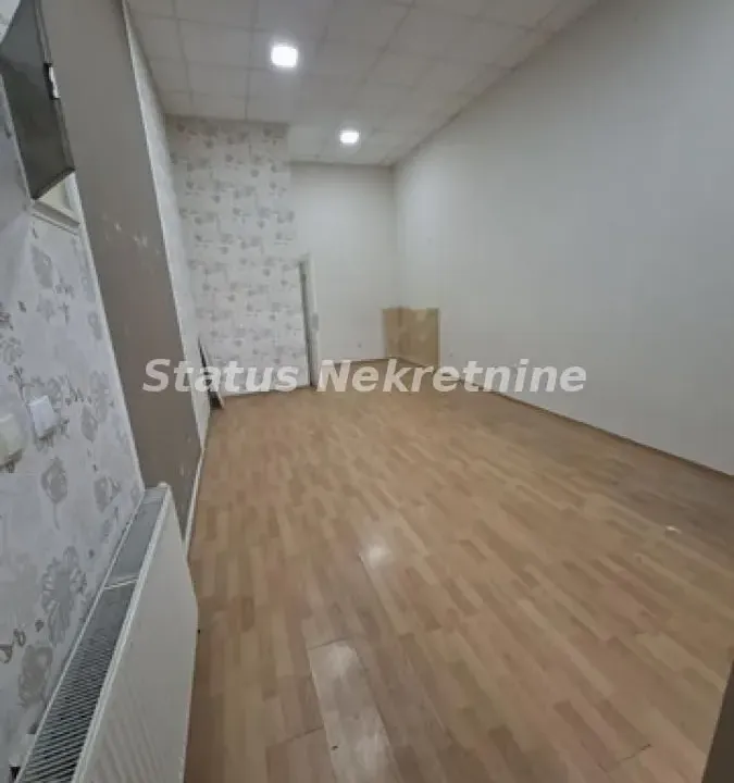 Izdavanje, poslovni prostor, 28m², Centar, Novi Sad
