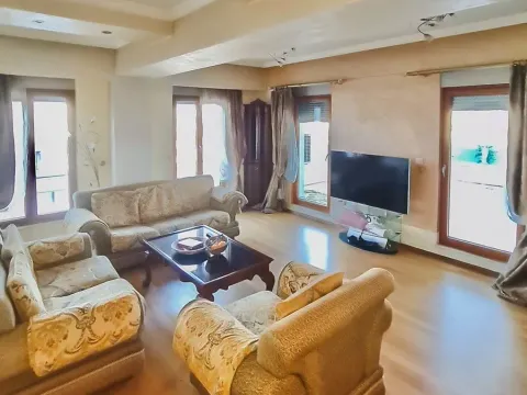 Izdavanje, dvosoban stan, 120m², Centar, Podgorica - image 8