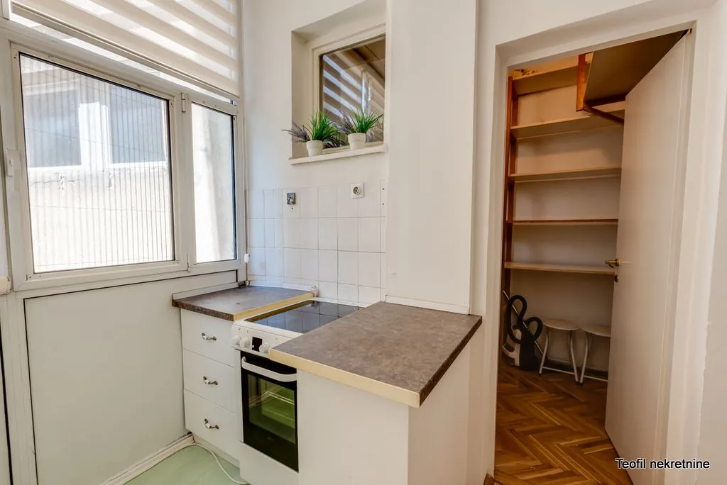 Sale, two bedroom apartment, 65m², Kalenić Pijaca, Vračar Sve Podlokacije