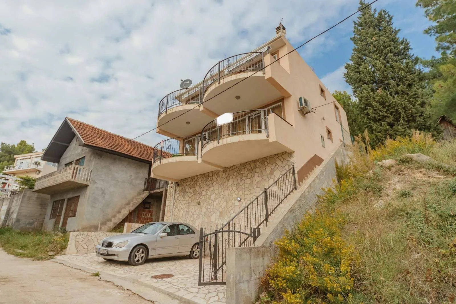 Prodaja, kuća, 190m², Šušanj, Bar