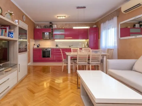 Izdavanje, dvosoban stan, 88m², City Kvart, Podgorica - image 2