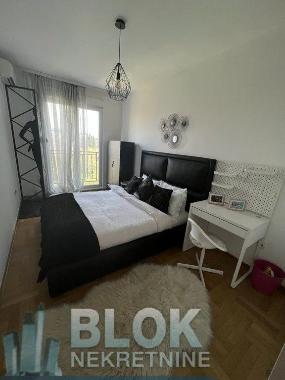 Izdavanje, dvosoban stan, 75m², Podgorica, Crna Gora