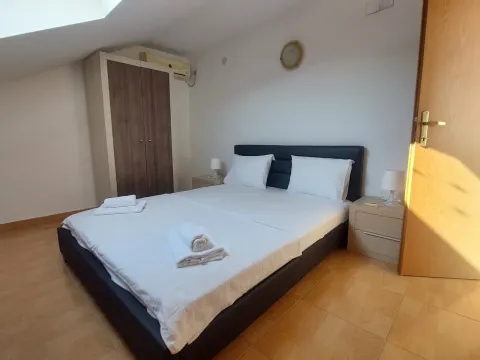 Rent, two bedroom apartment, 80m², Kumbor, Herceg Novi - image 5