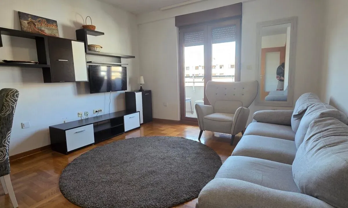 Izdavanje, trosoban stan, 71m², Podgorica, Crna Gora