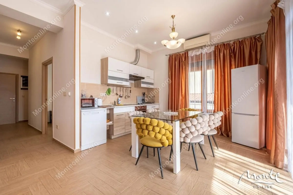 Prodaja, dvosoban stan, 79m², Orahovac, Kotor