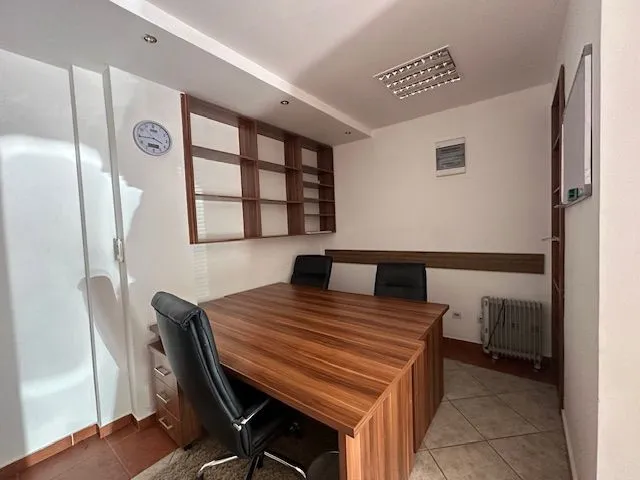 Rent, office space, 81m², Krivi Most, Podgorica