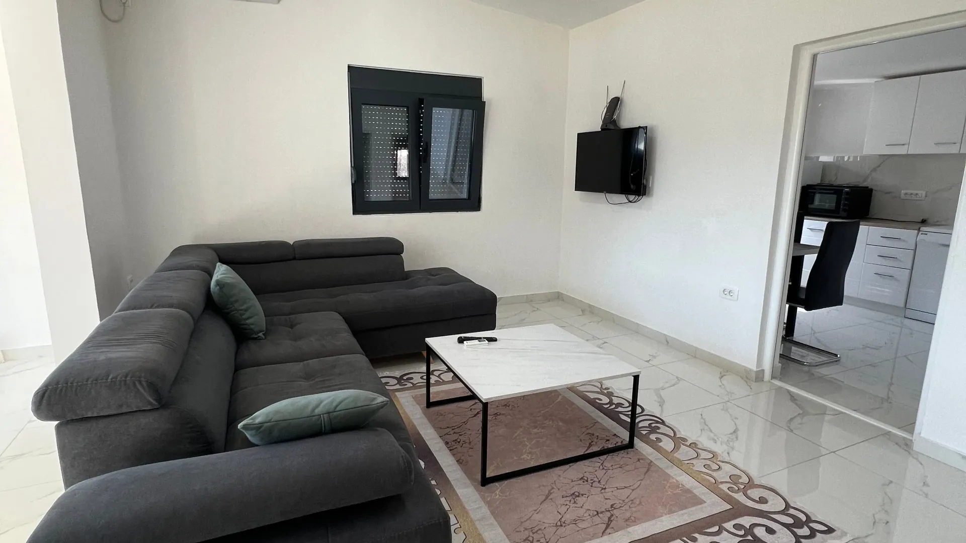 Rent, two bedroom apartment, 85m², Tomba, Bar