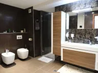 Izdavanje, četvorosoban stan, 178m², City Kvart, Podgorica - image 3