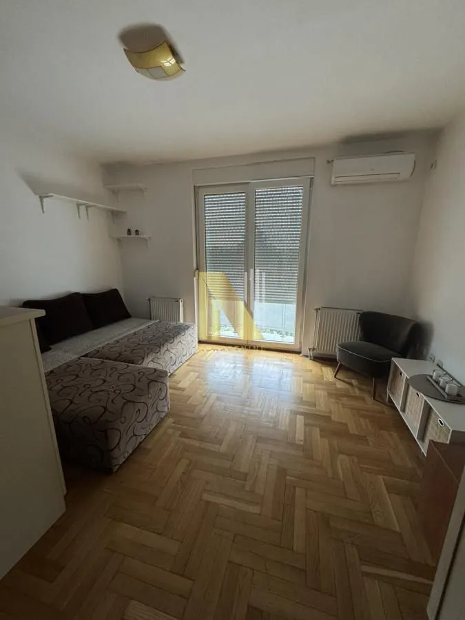 Izdavanje, garsonjera, 24m², Novi Sad, Srbija
