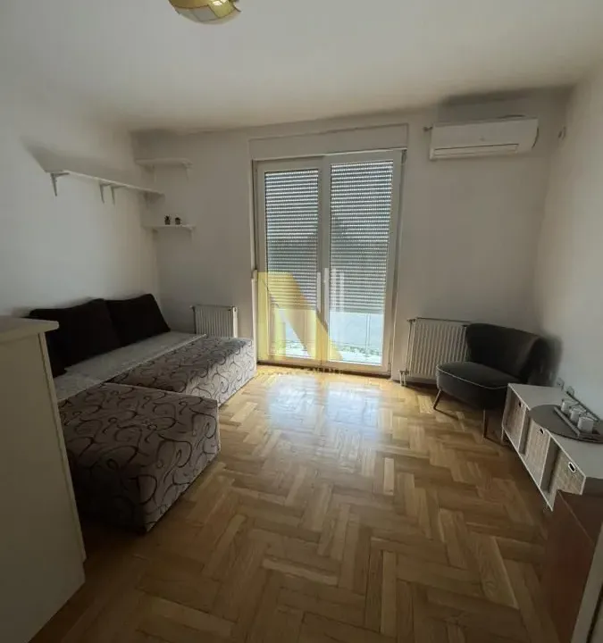 Izdavanje, garsonjera, 24m², Novi Sad, Srbija