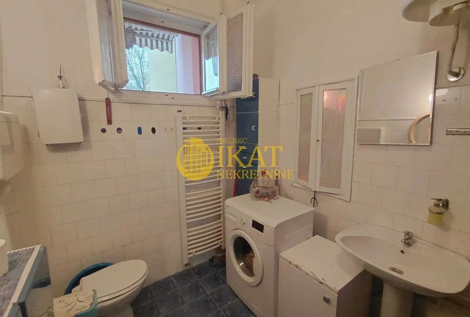 Prodaja, četvorosoban stan, 110m², Zemun Centar, Zemun Sve Podlokacije