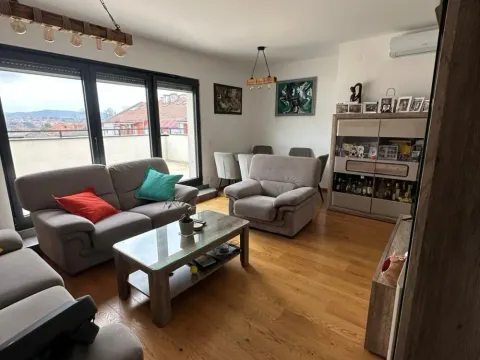 Prodaja, četvorosoban stan, 82m2, Centar, Kragujevac Prodaja, četvorosoban stan, 82m2, Centar, Kragujevac