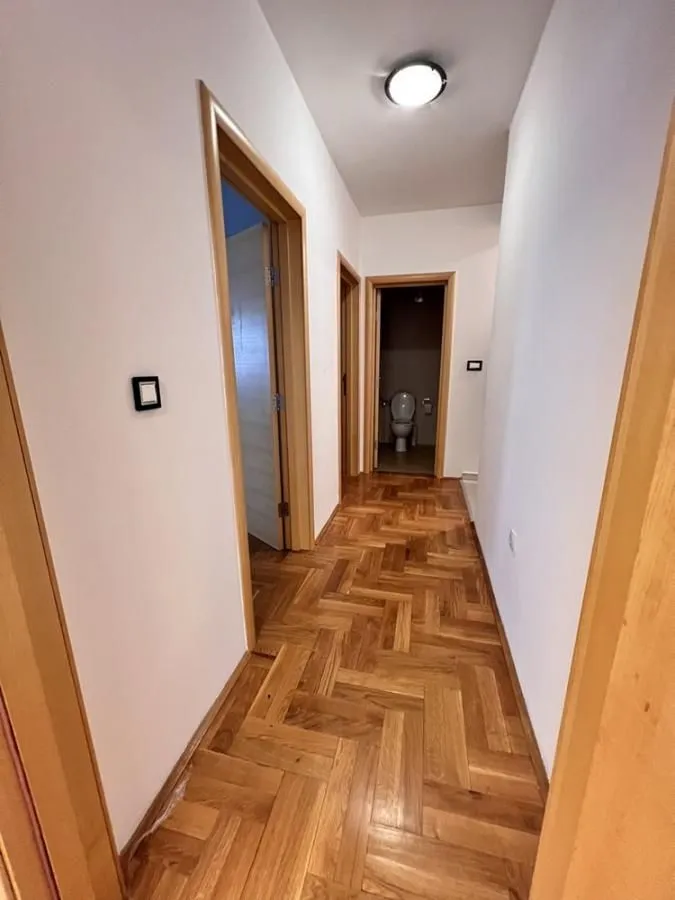 Izdavanje, stan, 142m², Salajka, Novi Sad Sve Podlokacije