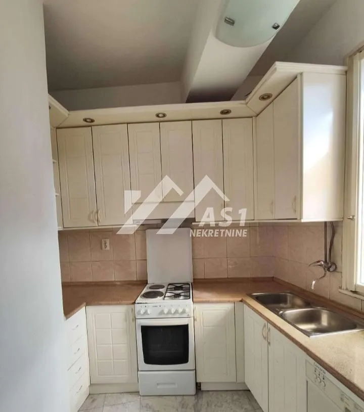 Izdavanje, trosoban stan, 79m², Grbavica, Novi Sad Sve Podlokacije