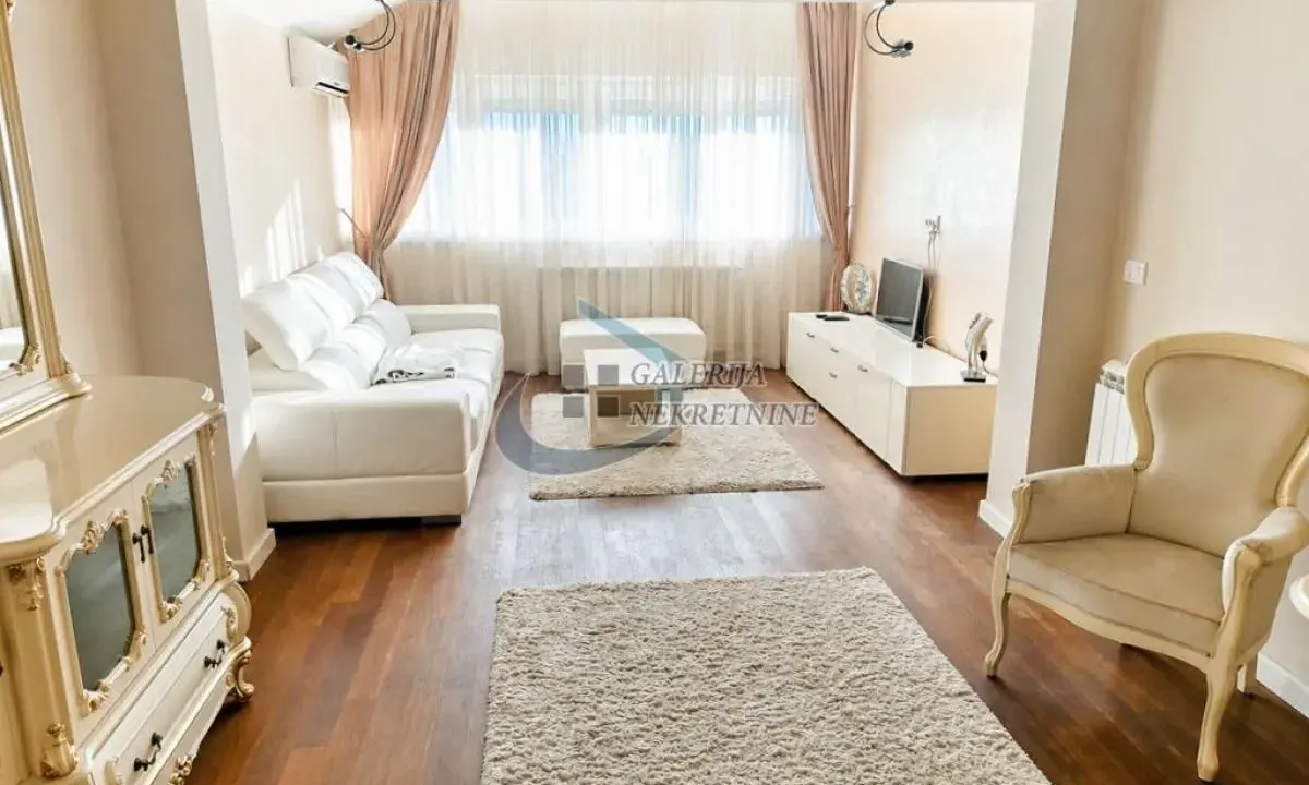 Prodaja, četvorosoban stan, 105m², Vojvode Vlahovica, Beograd