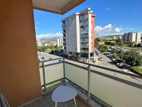 Izdavanje, jednosoban stan, 50m², City Kvart, Podgorica - image 7