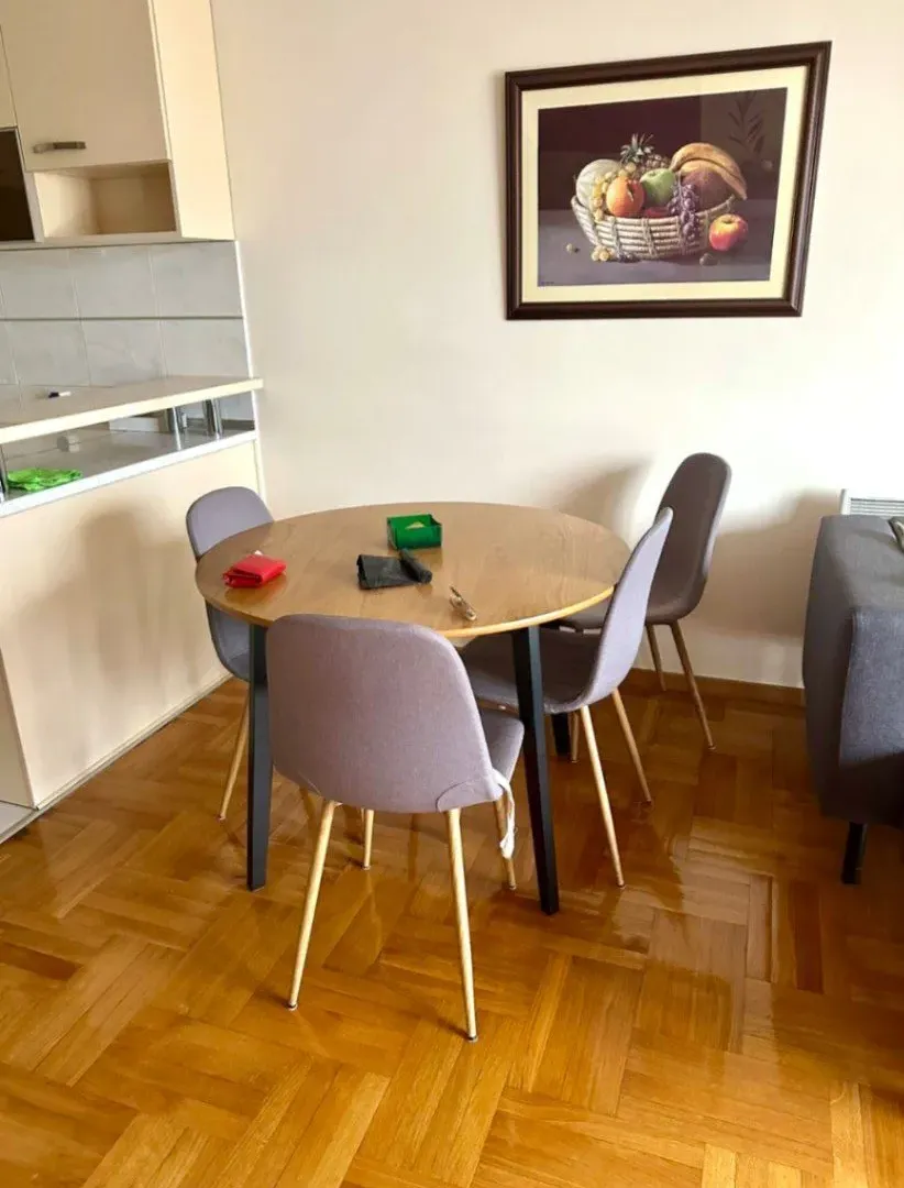 Izdavanje, trosoban stan, 84m², Pobrežje, Podgorica