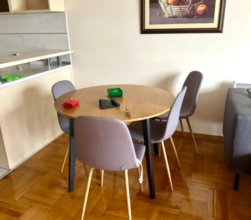 Izdavanje, trosoban stan, 84m², Pobrežje, Podgorica