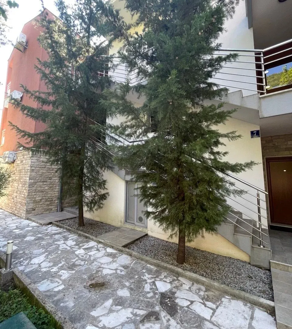 Prodaja, trosoban stan, 72m², Đenovići, Herceg Novi