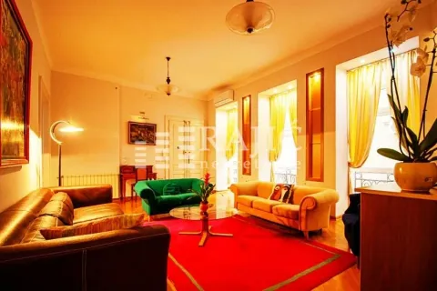 Spacious living room with seating furniture and a large rug. - image 4