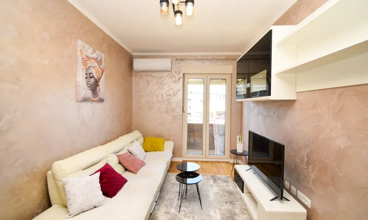 Izdavanje, jednosoban stan, 42m², Central Point, Podgorica