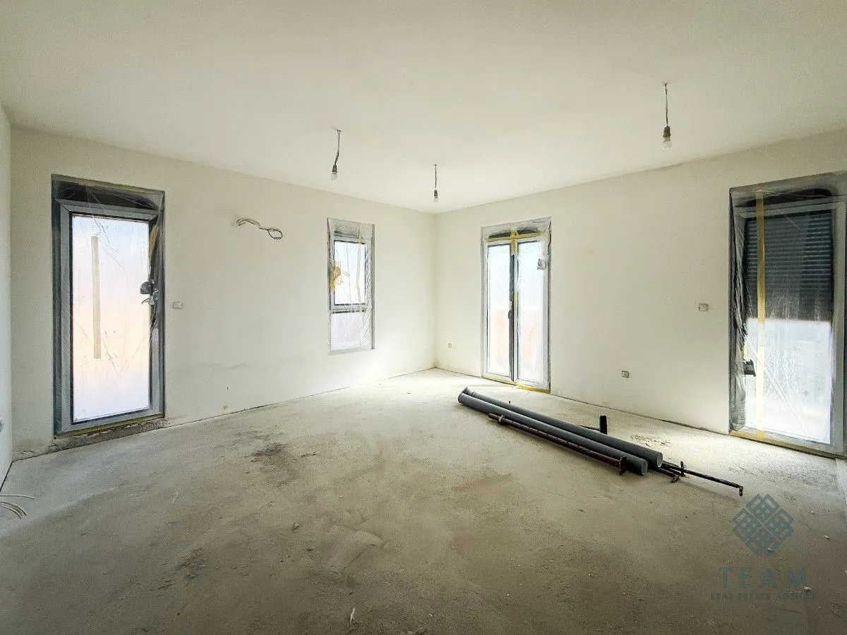 Prodaja, trosoban stan, 88m², Tološi, Podgorica