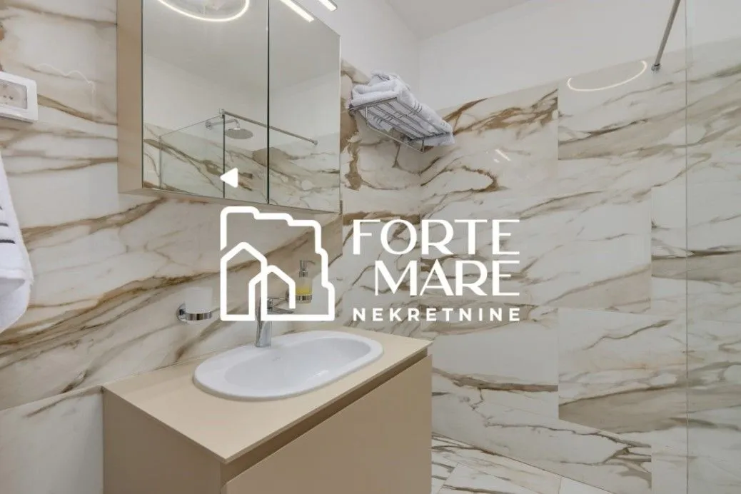 Sale, three bedroom apartment, 158m², Dobrota, Kotor