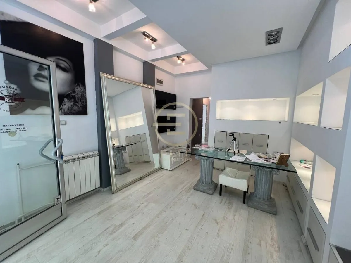 Izdavanje, poslovni prostor, 53m², Centar, Novi Sad