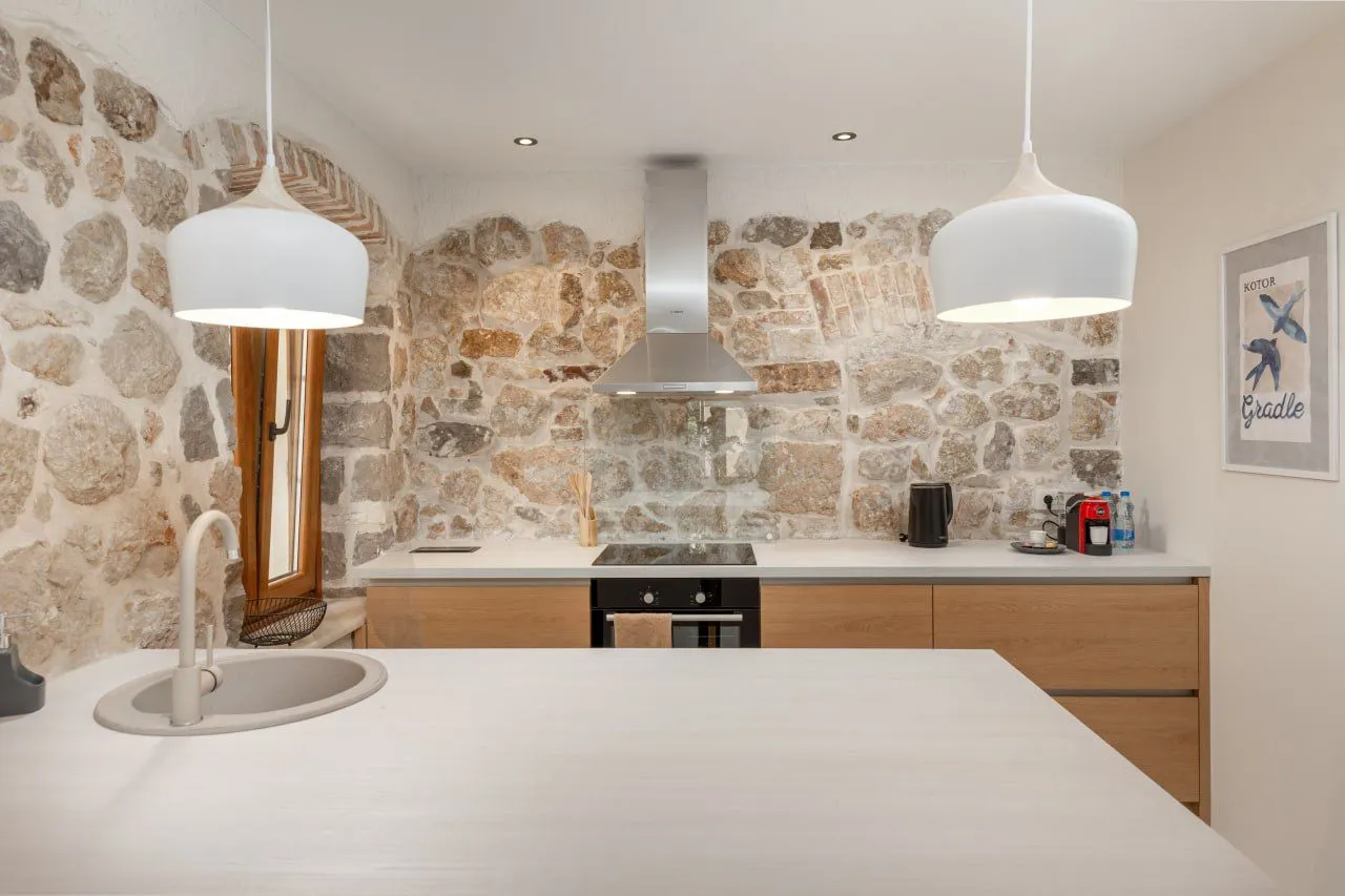 Rent, house, 177m², Škaljari, Kotor