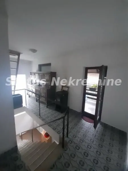 Prodaja, kuća, 200m², Futog, Novi Sad Sve Podlokacije