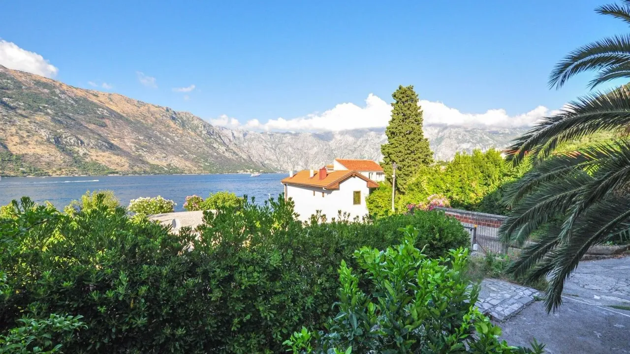 Sale, two bedroom apartment, 104m², Stoliv, Kotor