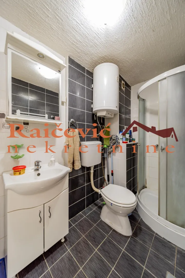 Sale, house, 260m², Resnik, Beograd