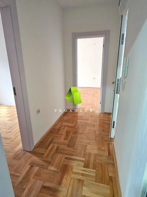 Prodaja, jednosoban stan, 50m², Pantelej, Niš