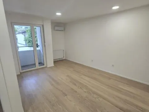 Izdavanje, dvosoban stan, 42m², Podbara, Novi Sad Sve Podlokacije - image 2