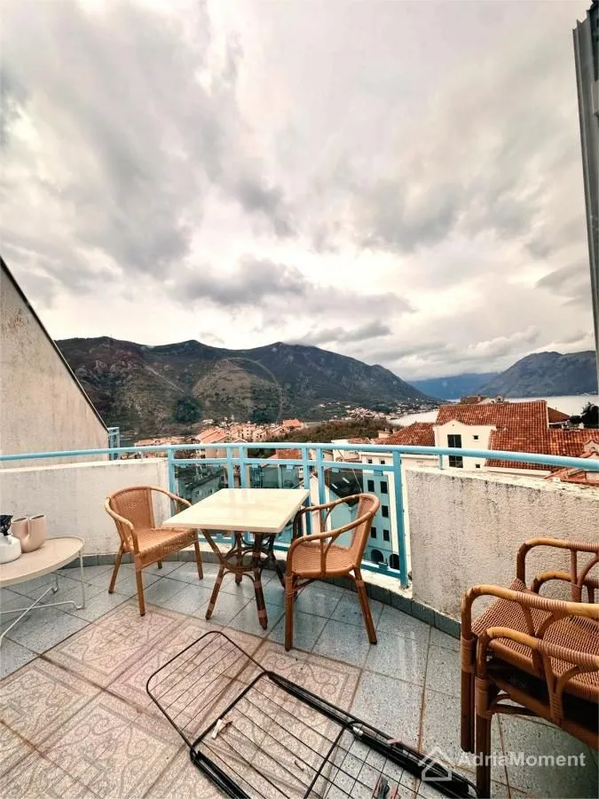 Prodaja, dvosoban stan, 97m², Dobrota, Kotor