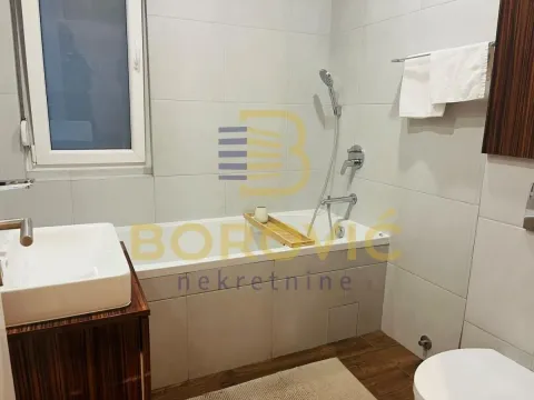 Izdavanje, trosoban stan, 90m², Kalenić Pijaca, Vračar Sve Podlokacije - image 11