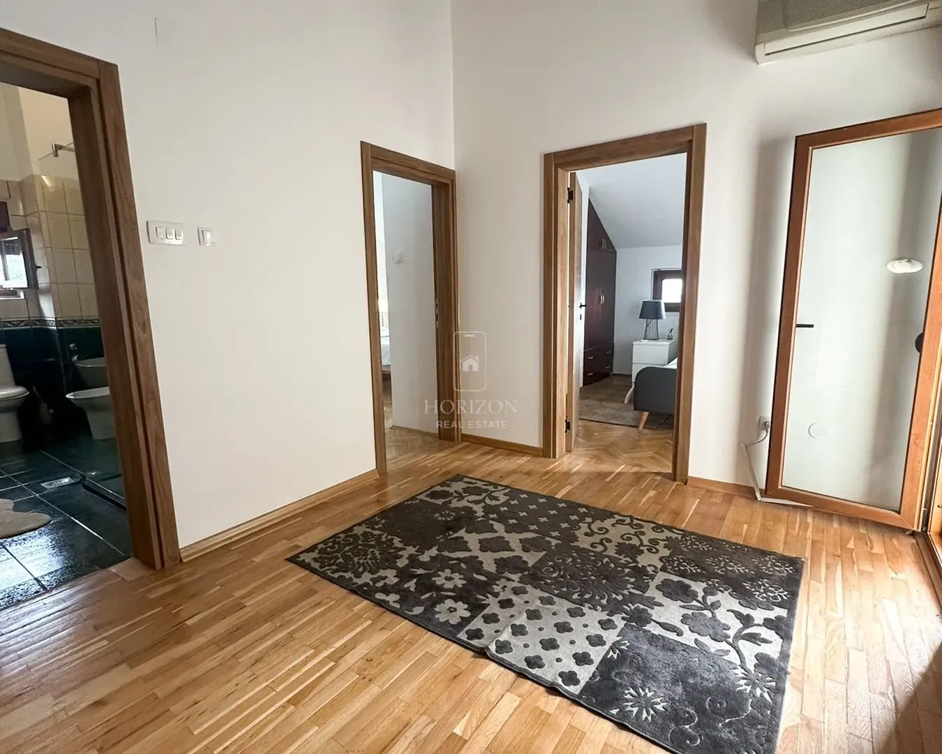 Rent, house, 300m², Gorica C, Podgorica