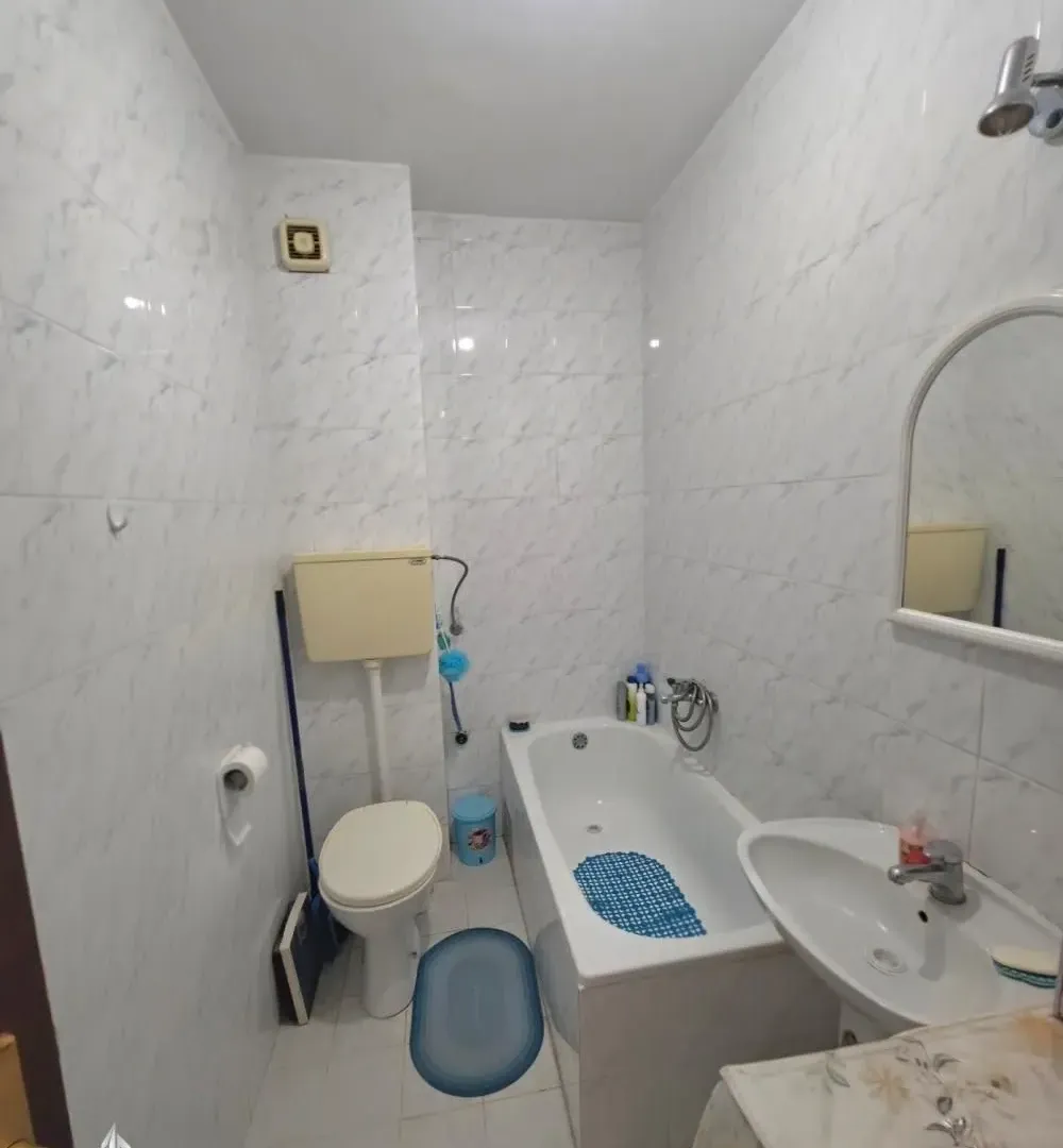 Prodaja, dvosoban stan, 43m², Kneževac, Beograd